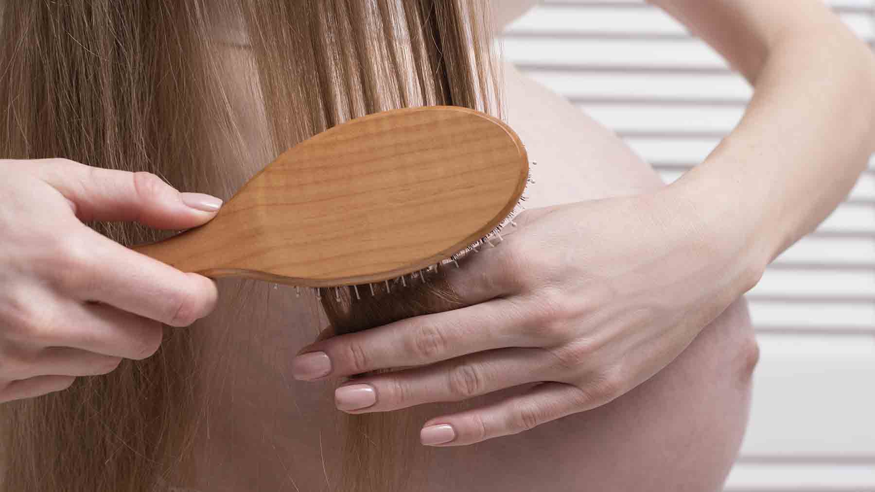 Caduta capelli post partum: cause e rimedi
